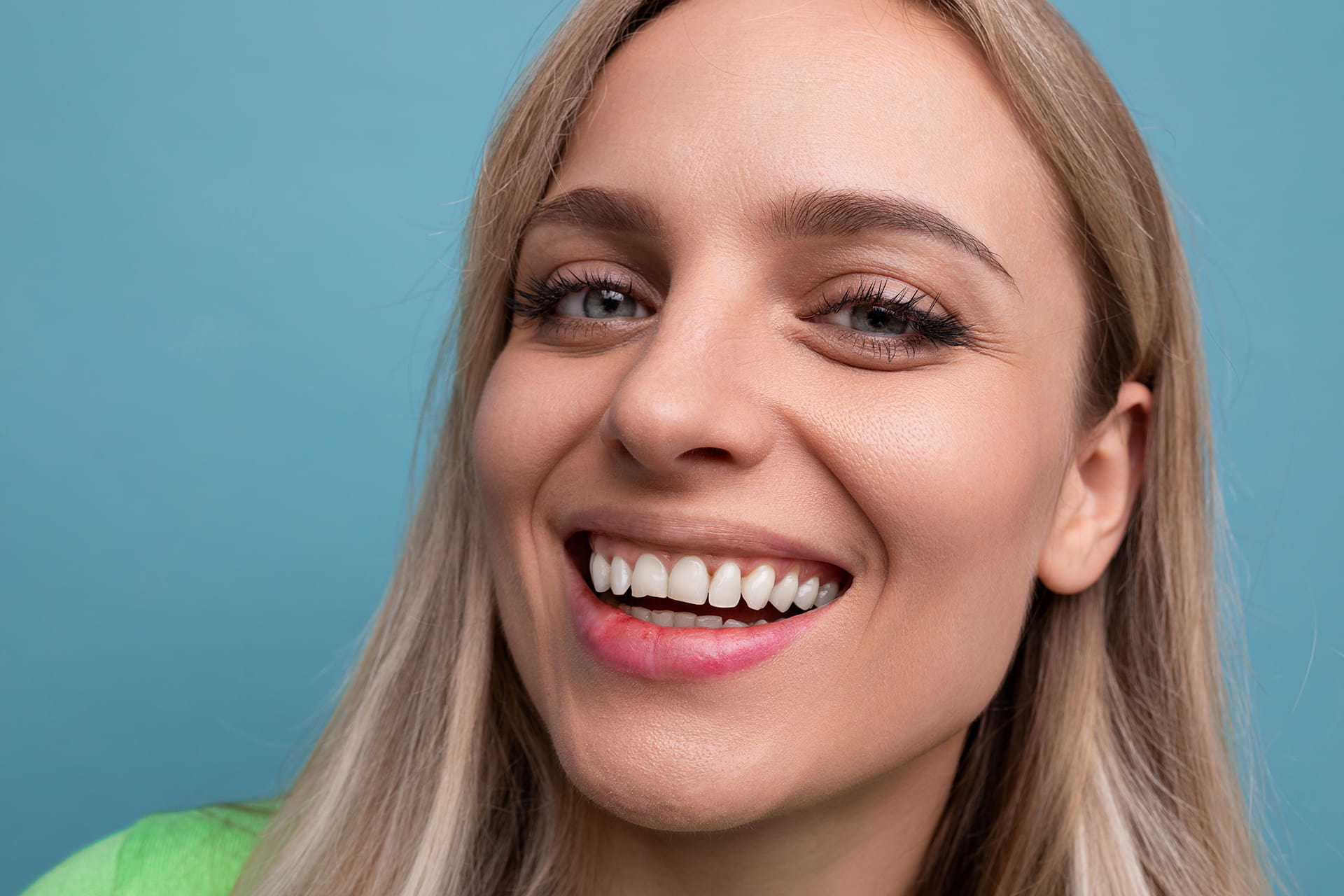 Get Your Hollywood Smile: Achieve Star-Worthy Teeth with our Expert Tips!