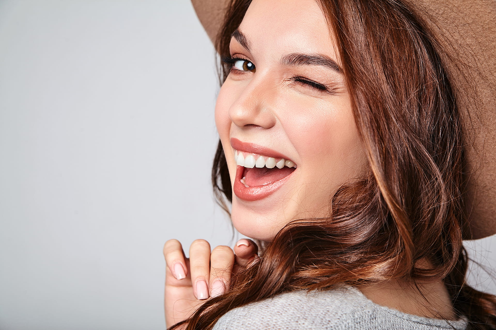 Veneers Magic: A Complete Guide to Transform Your Smile